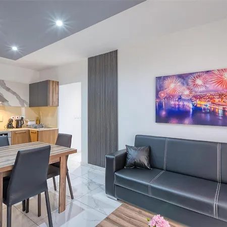 Seafront Opposite With Wifi & Ac In Qawra By 360 Estates