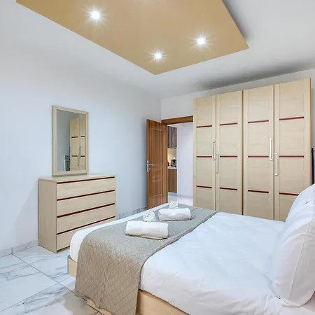 Seafront Opposite With Wifi & Ac In Qawra By 360 Estates 세인트폴스베이