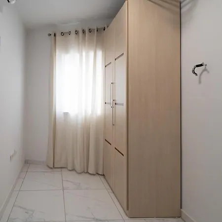 Seafront Opposite With Wifi & Ac In Qawra By 360 Estates 아파트 *