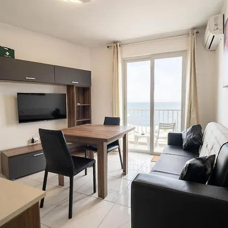 Seafront Opposite With Wifi & Ac In Qawra By 360 Estates 아파트 *