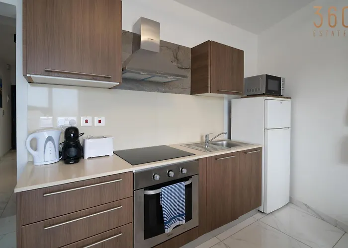 Seafront Opposite With Wifi & Ac In Qawra By 360 Estates Apartment *